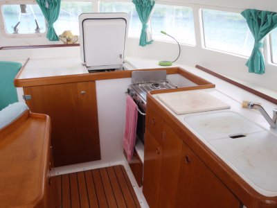 Lagoon 410 cuisine