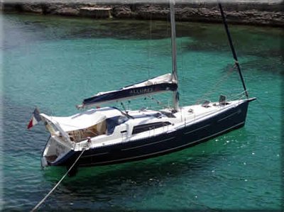 Allures 44 au mouillage